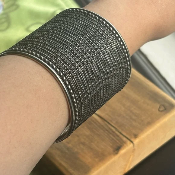 Women’s beautiful silver coloured thick Cuff Bracelet - Picture 5 of 8